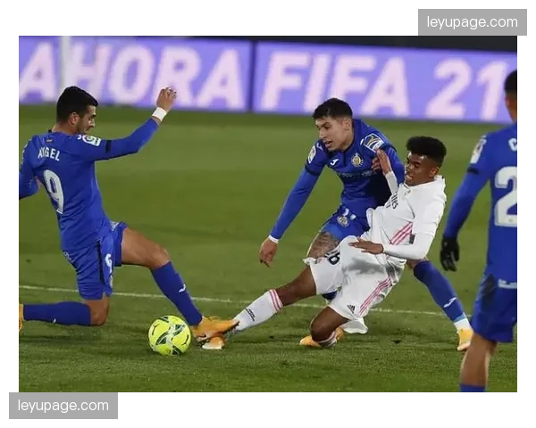 卡利亚里vs拉齐奥闷平收场，多塞纳头球中柱险破门